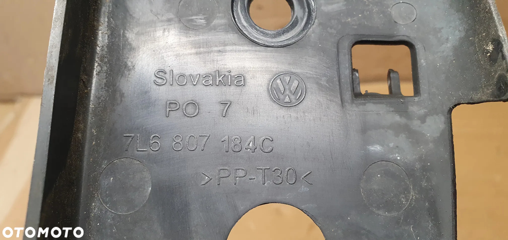 Ślizg zderzaka prawy przód VW Touareg 7L6807184C - 5