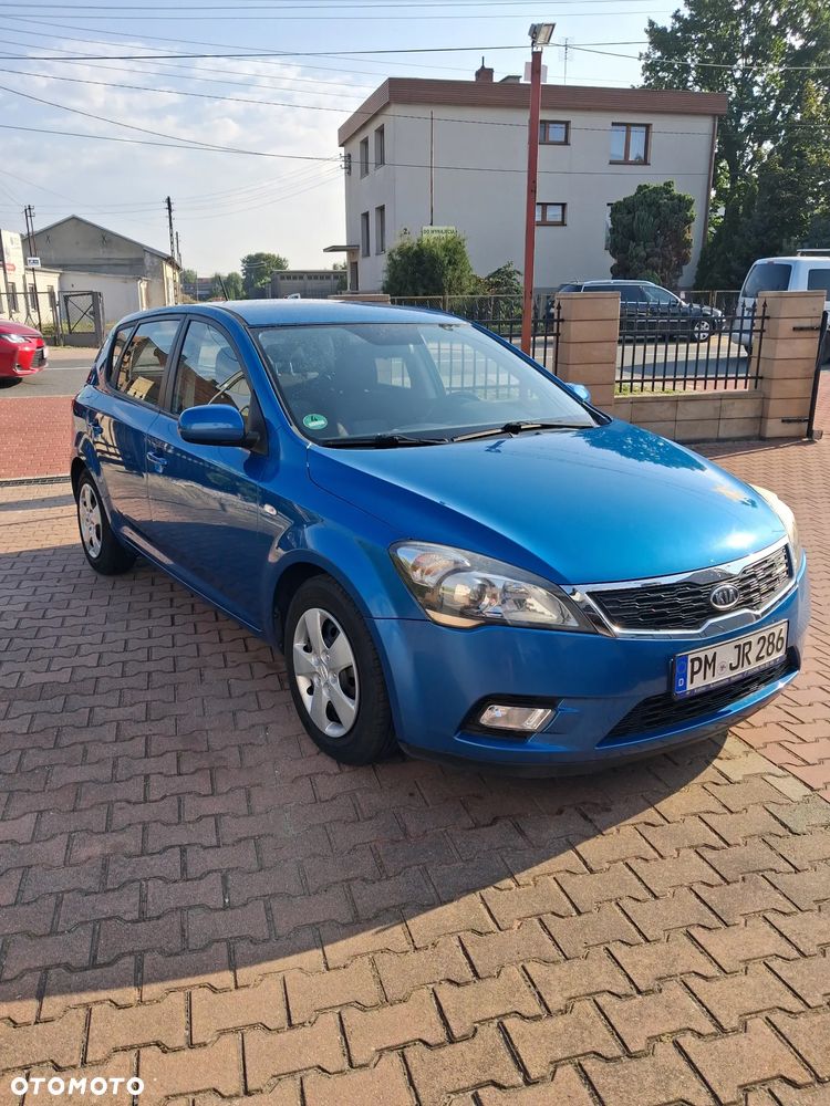 Kia Ceed - 1
