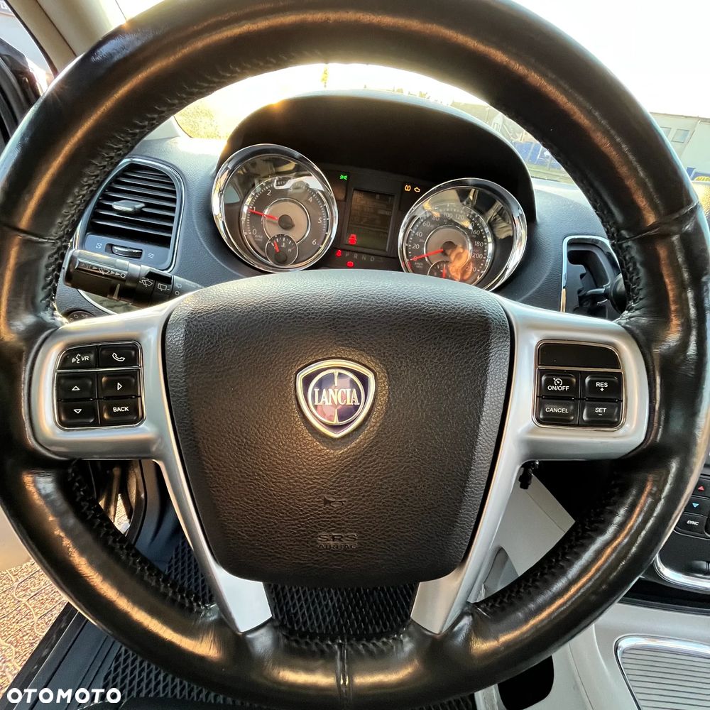 Lancia Voyager 2.8CRD Gold - 28