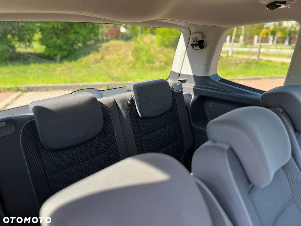 Volkswagen Touran 2.0 TDI DPF STYLE - 17