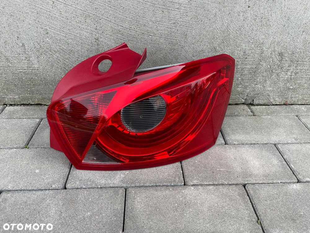 LAMPA TYLNA PRAWA SEAT IBIZA IV 5d  2008-2012 - 1