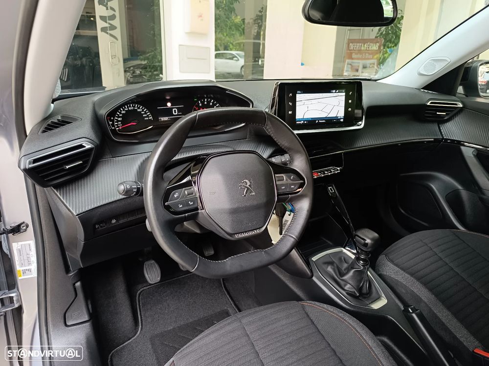 Peugeot 2008 1.2 PureTech Active — fotografia 7