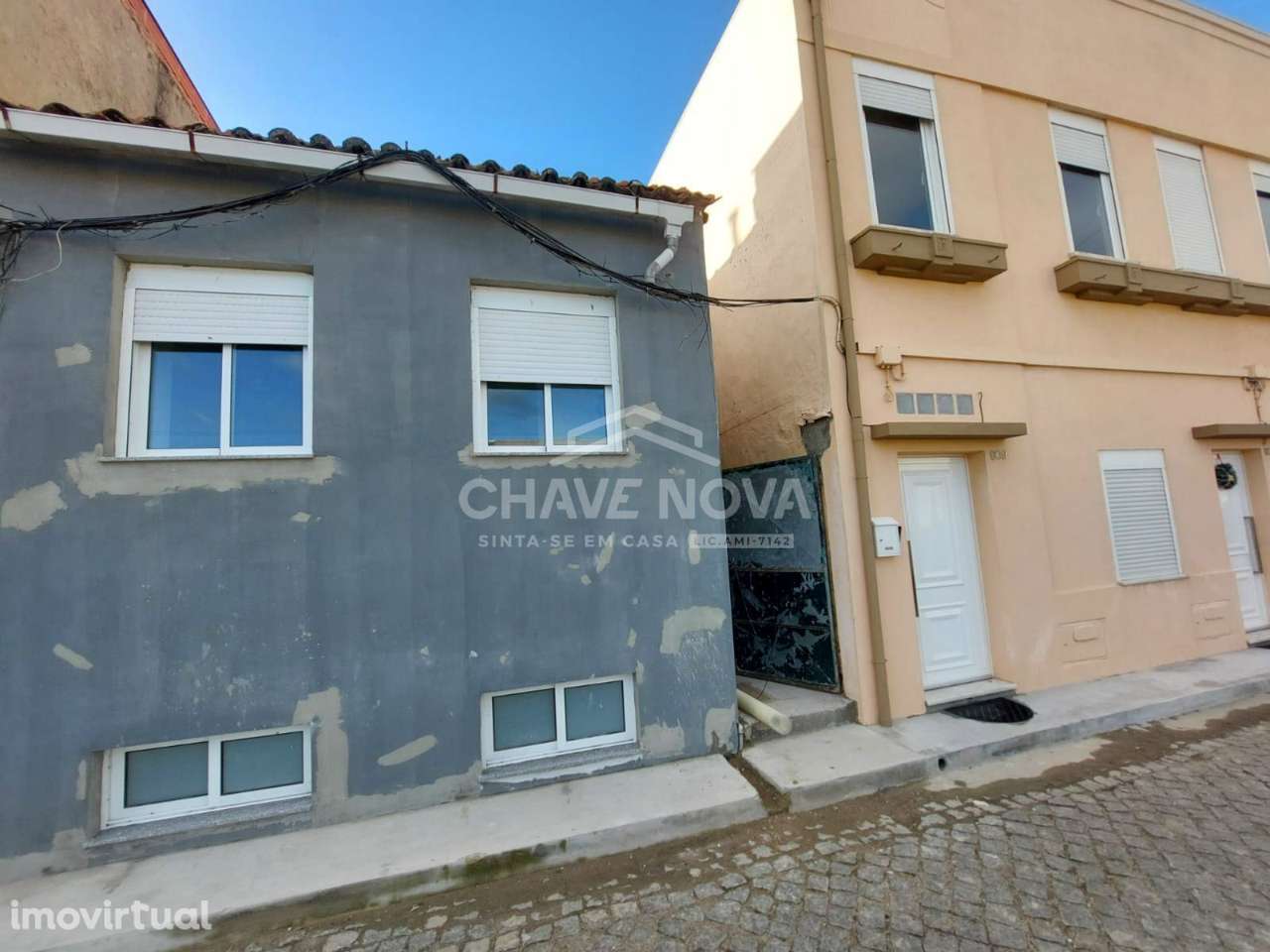 Sete T0s novos para venda em frente á estação do comboio de Valadares - Grande imagem: 3/24