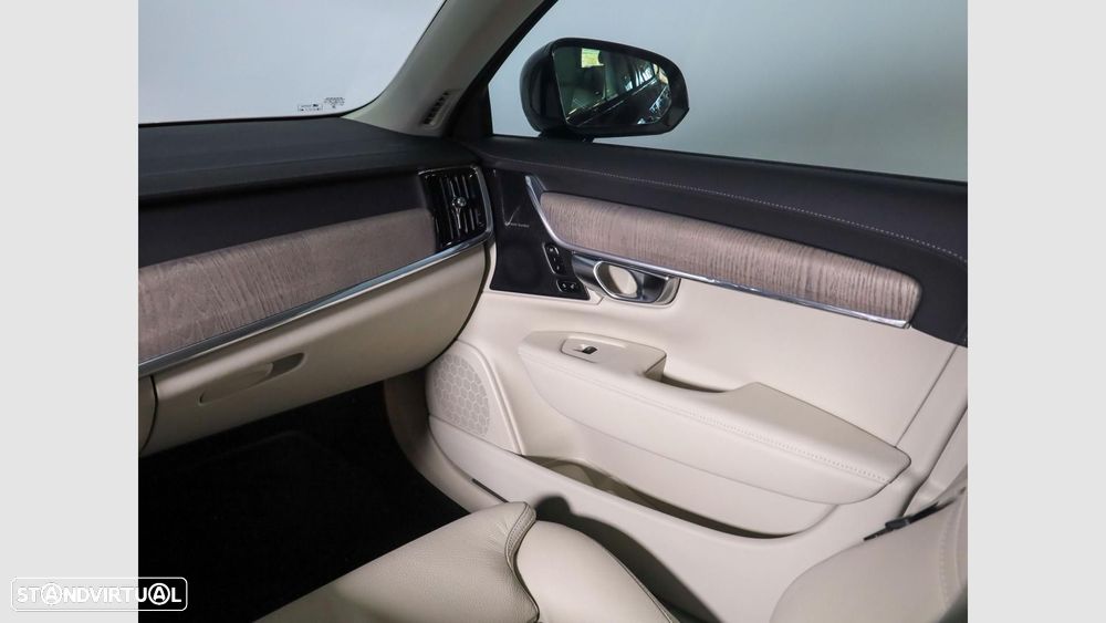 Volvo V90 2.0 T6 PHEV Plus Dark AWD — fotografia 17