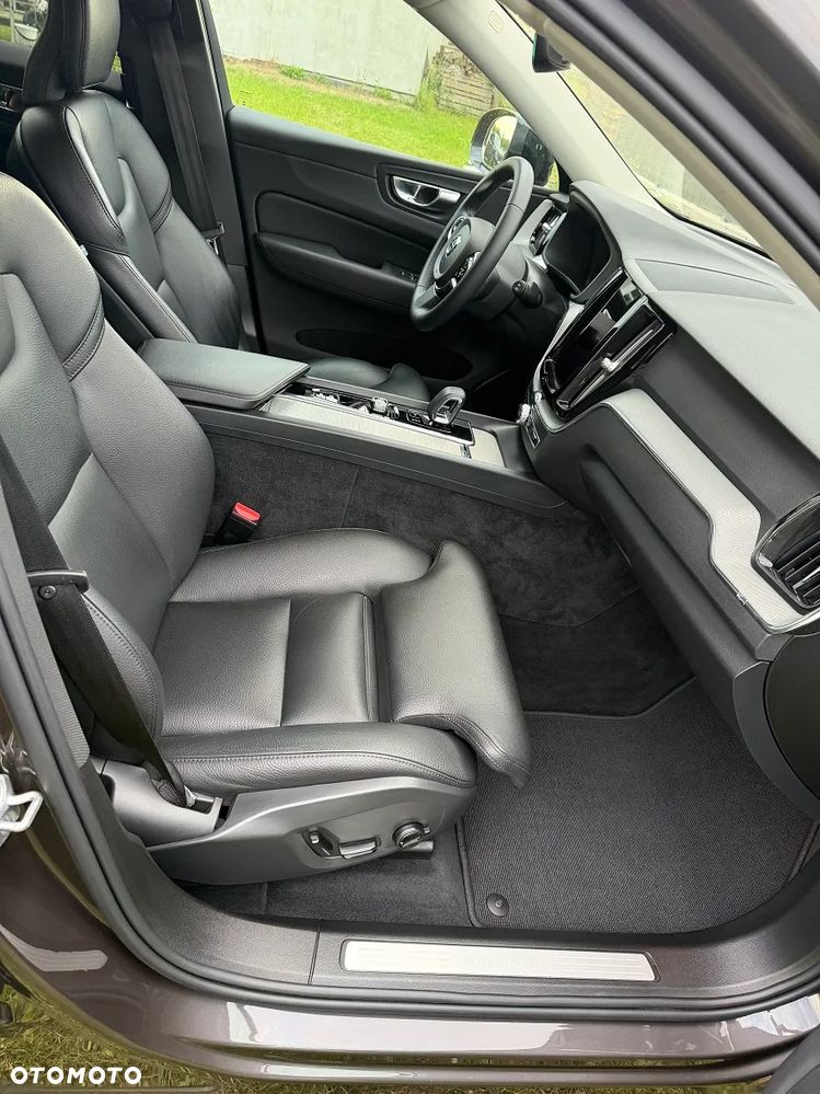 Volvo XC 60 B4 B Plus Dark - 13