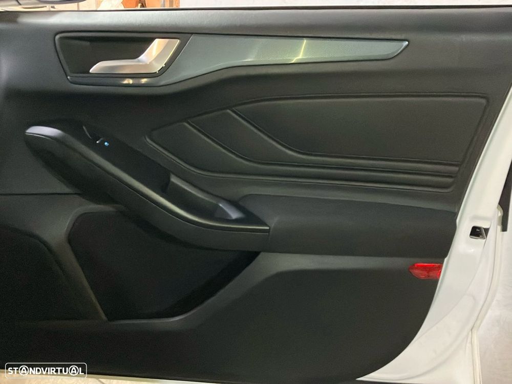 Ford Focus 1.0 EcoBoost Active X Aut. - 22