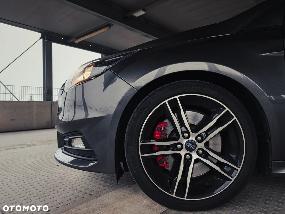 Ford Focus 2.0 EcoBoost ST - 13