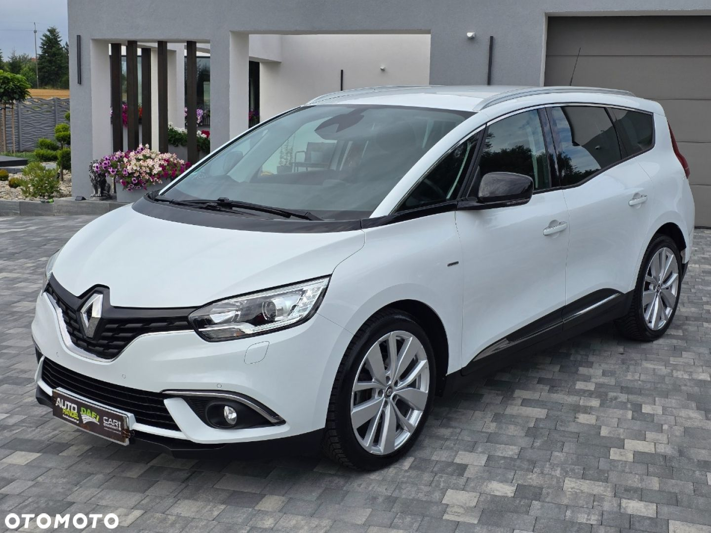 Renault Grand Scenic - 28