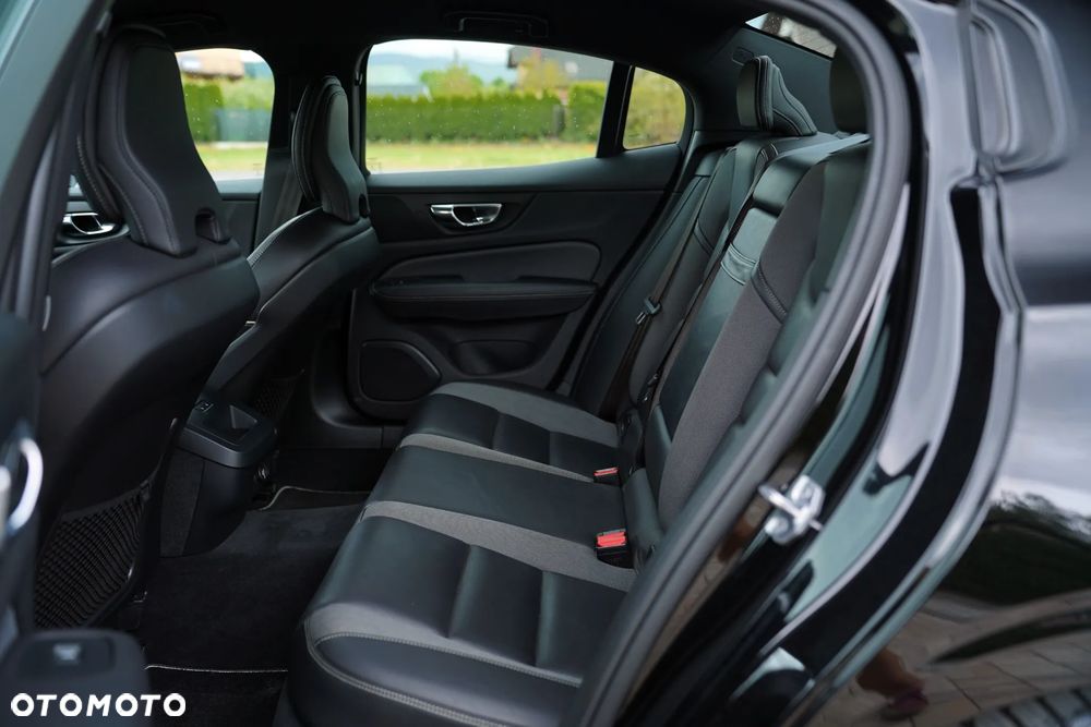Volvo S60 T5 R-Design - 22