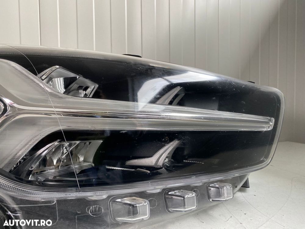 Far dreapta VOLVO XC40 2018+ MID LED 31655991 - 4