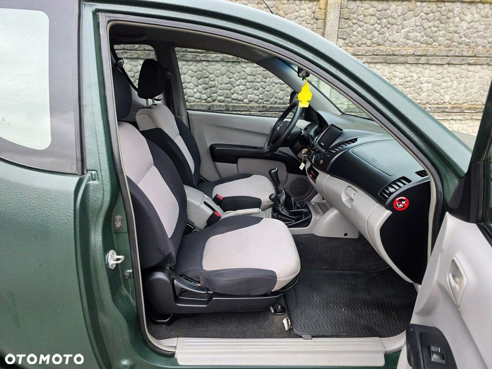 Mitsubishi L200 Pick Up 4x4 Intense Club Cab - 23