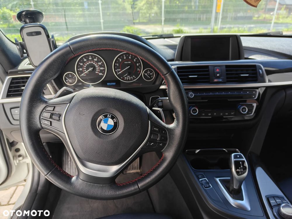 BMW Seria 3 330i Luxury Line sport - 12