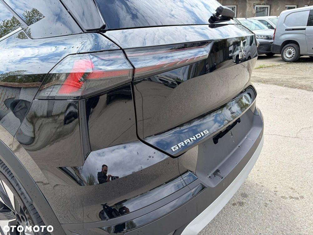 Mitsubishi Grandis - 10