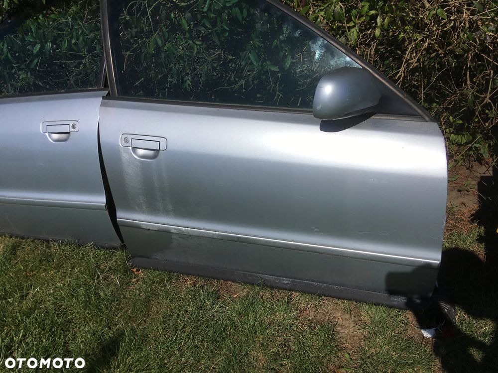 AUDI A4 B5 drzwi prawe przód LY7M srebrne - 3