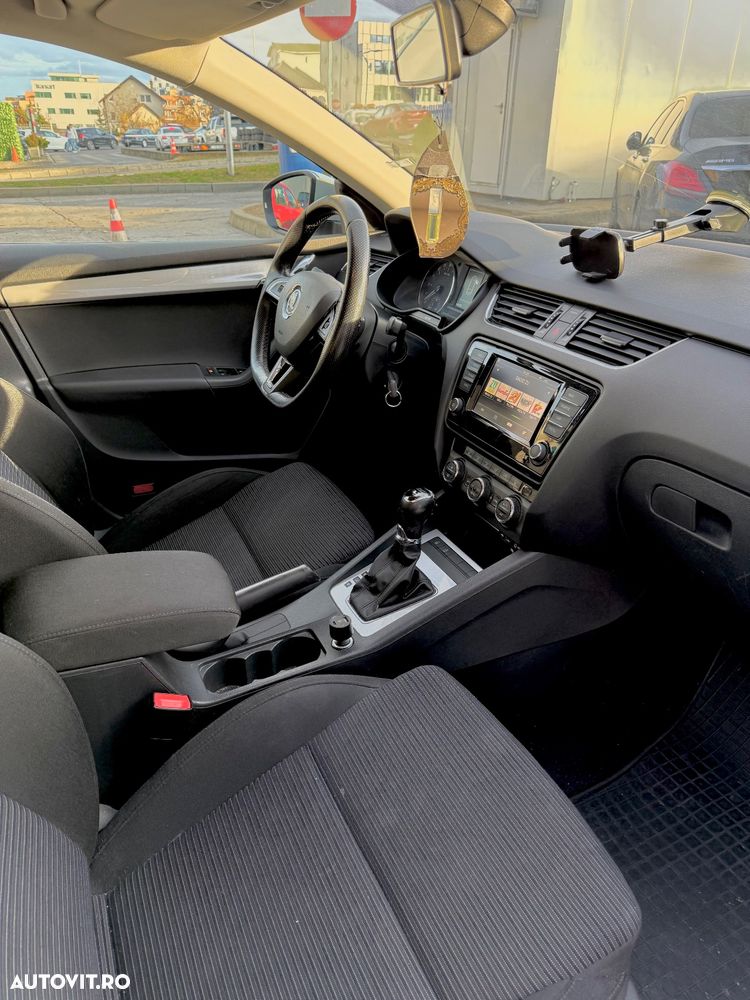 Skoda Octavia 1.6 TDI DSG Ambition - 12
