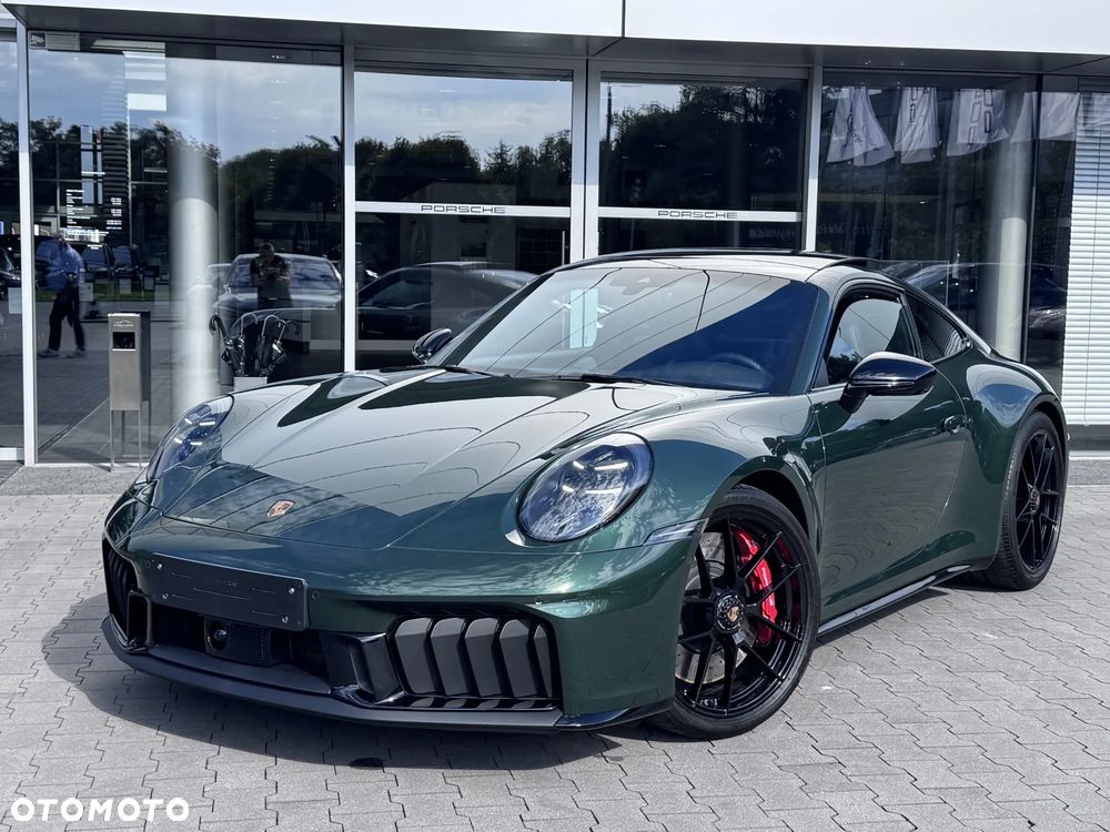 Porsche 911 Carrera 4 GTS - 13