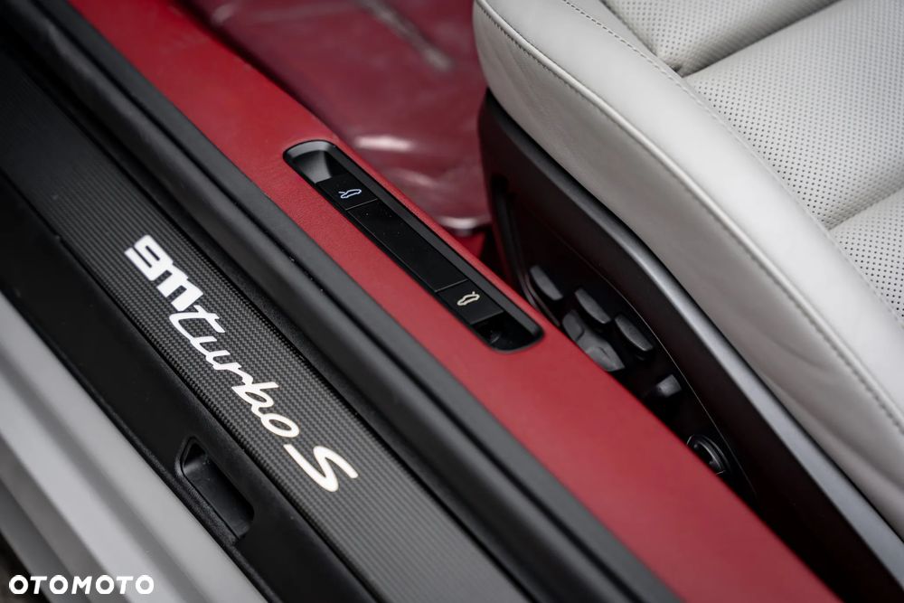 Porsche 911 Turbo S - 23