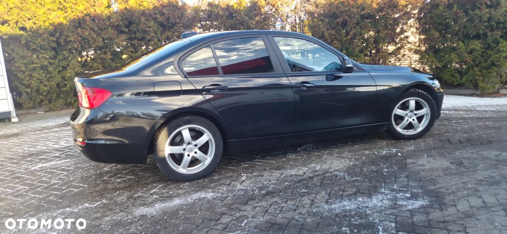 BMW Seria 3 325d Sport-Aut Luxury Line - 14