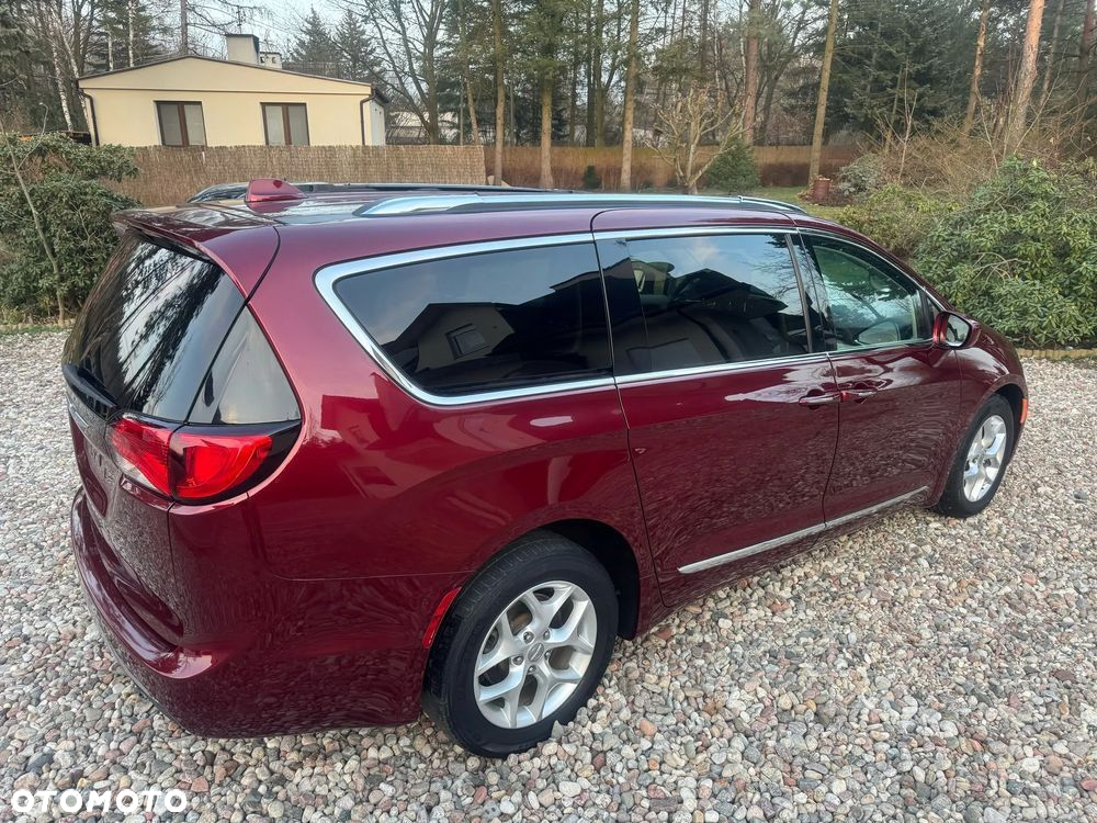 Chrysler Pacifica - 9