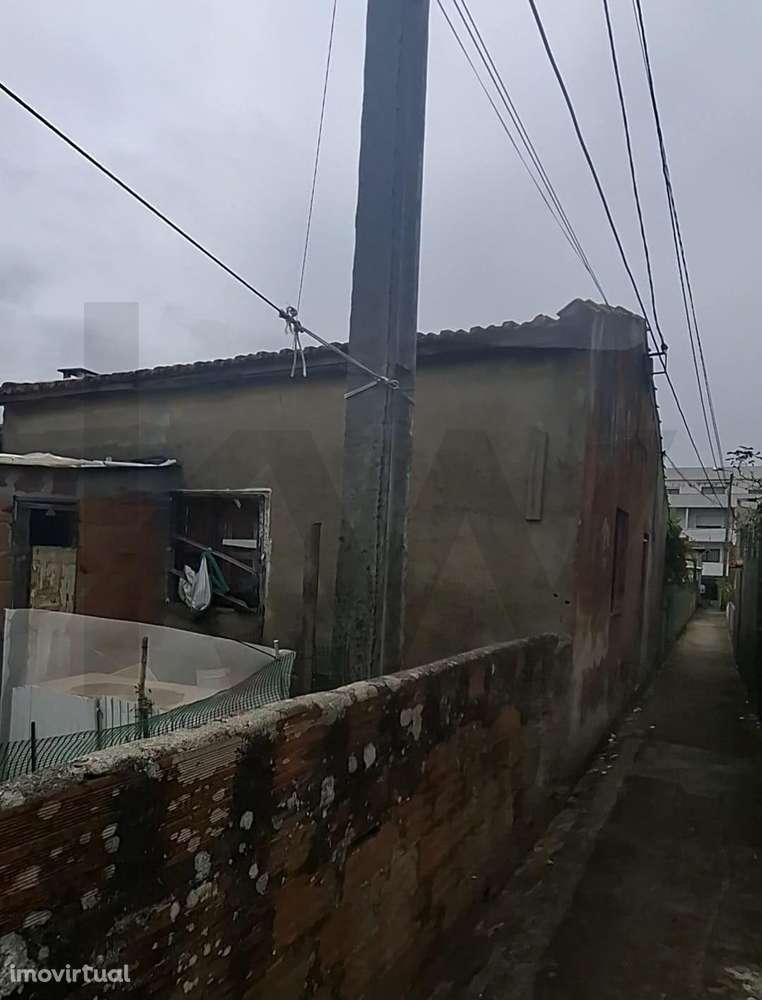 Moradia para reabilitar próximo á ponte do Freixo Oliveira do douro - Grande imagem: 3/15