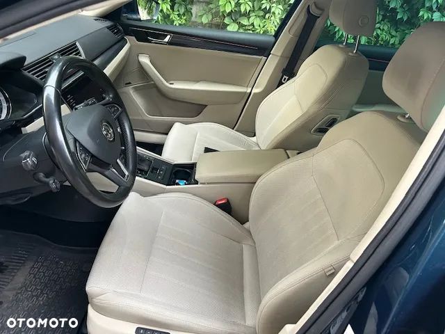 Skoda Superb 2.0 TDI SCR Style DSG - 8
