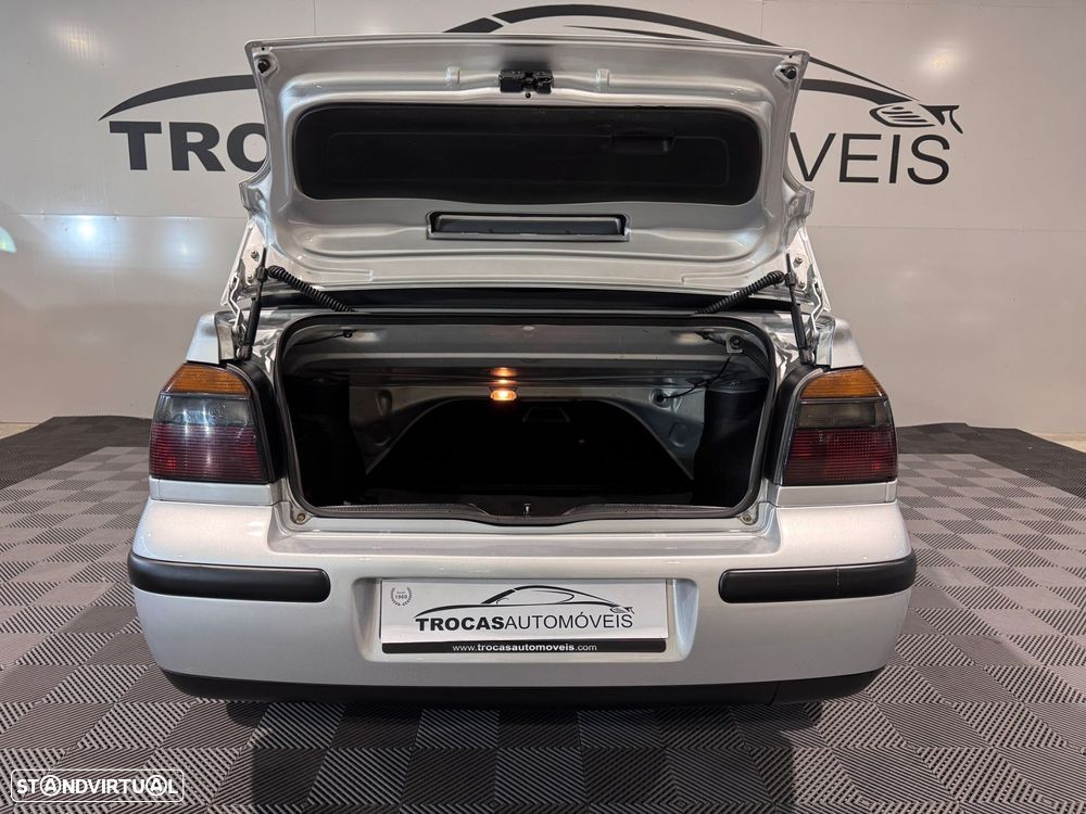 VW Golf Cabriolet 1.6 Highline - 21