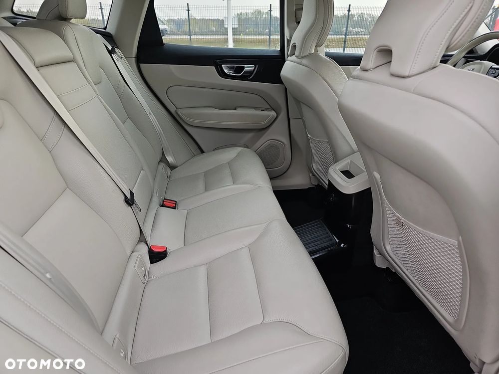 Volvo XC 60 T8 Plug-In Hybrid AWD Inscription - 23
