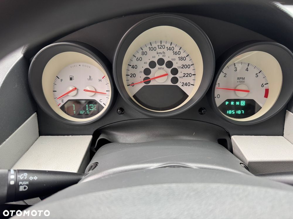 Dodge Caliber - 12