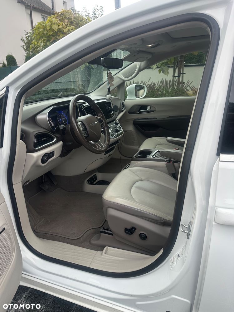 Chrysler Pacifica - 5