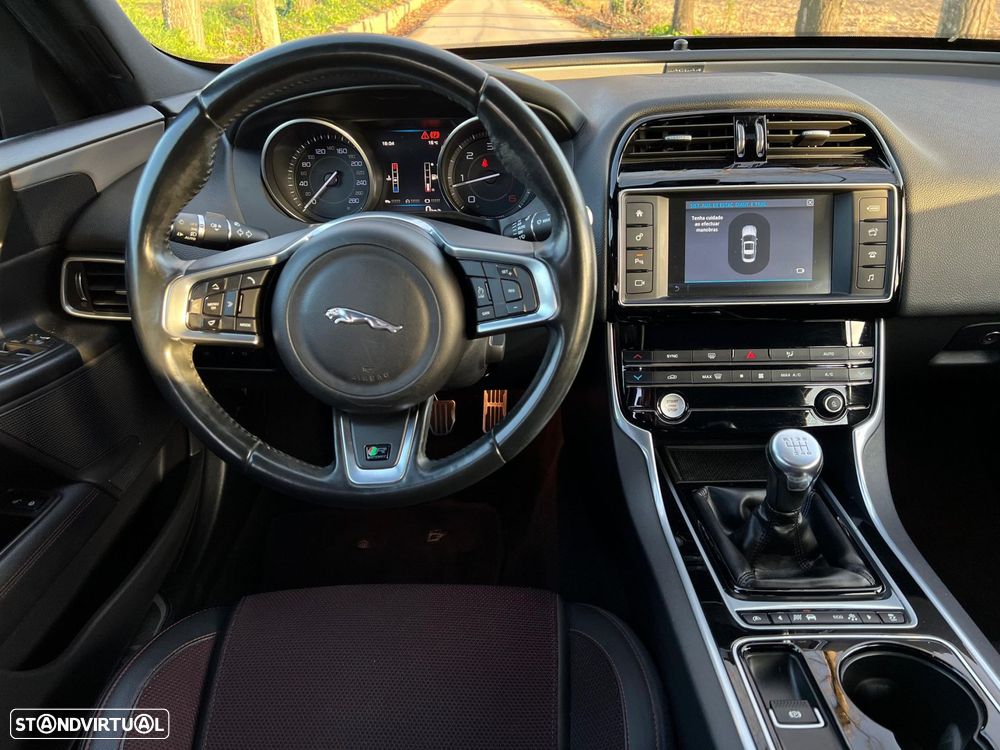 Jaguar XE 2.0 D R-Sport - 19