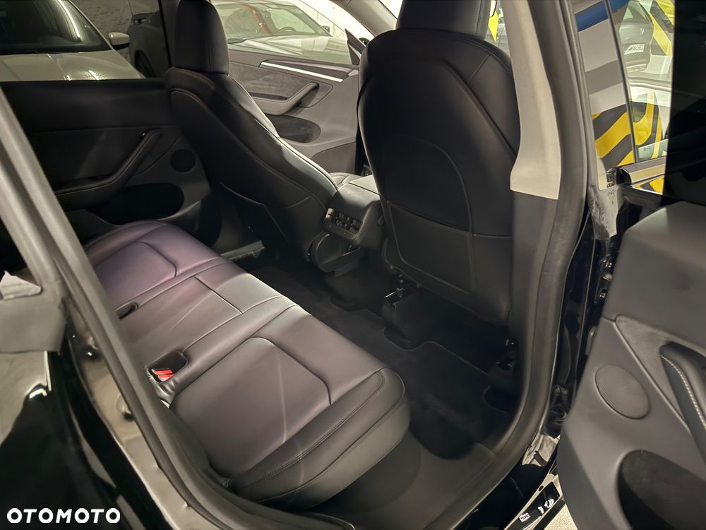Tesla Model Y Performance AWD - 23