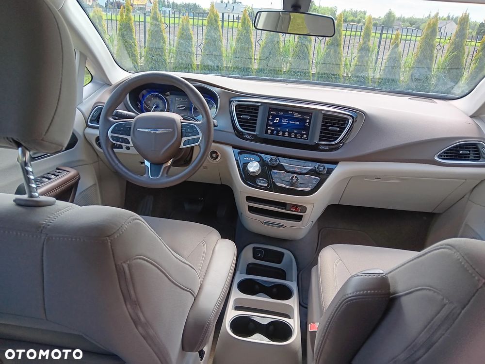 Chrysler Pacifica - 6