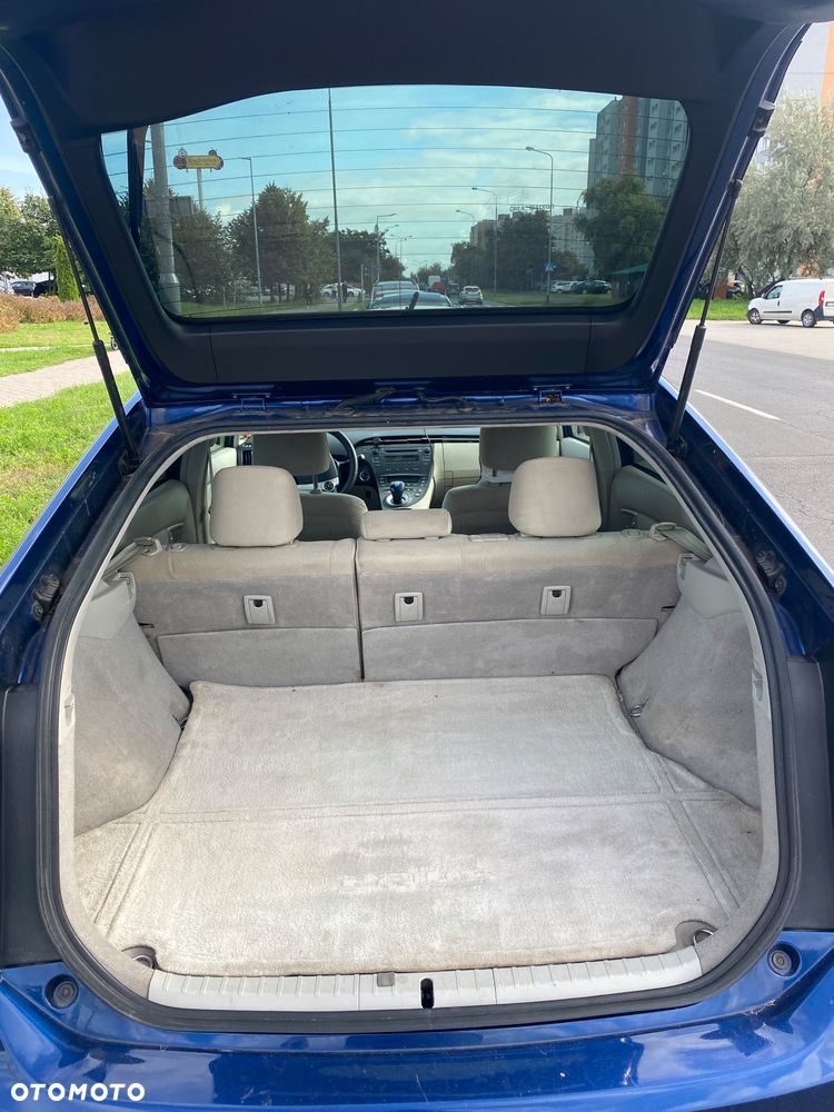 Toyota Prius (Hybrid) - 14