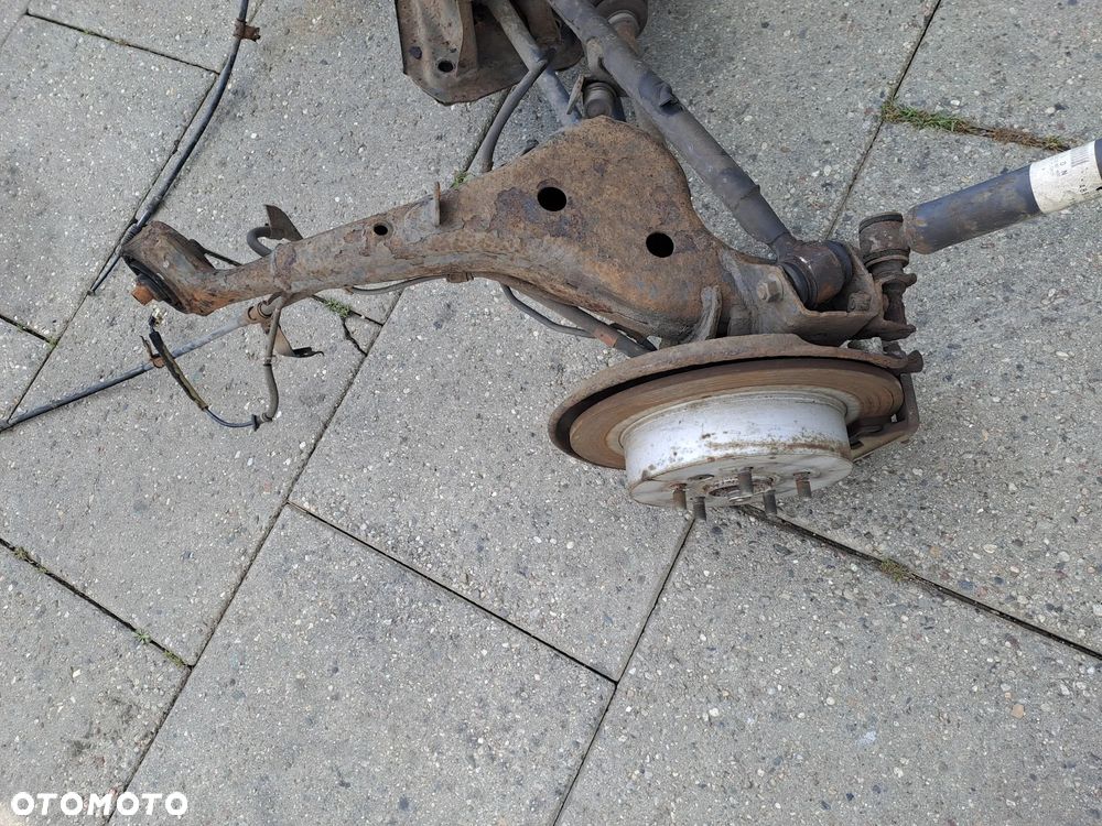 Toyota Rav 4 II 5D 4WD 4x4 2.0 benzyna belka tylna kompletna tylny most i inne - 8