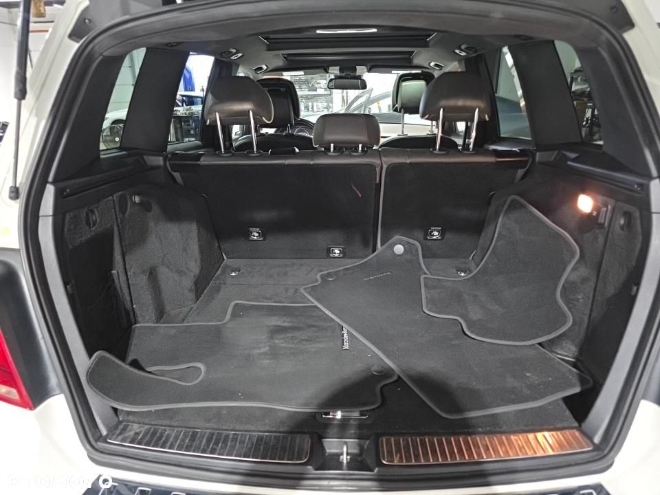 Mercedes-Benz GLK 350 4-Matic - 11
