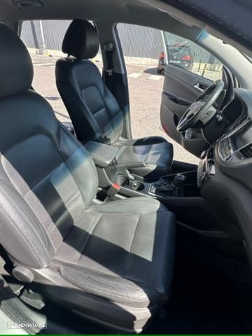 Hyundai Tucson 1.7 CRDi Premium DCT - 8