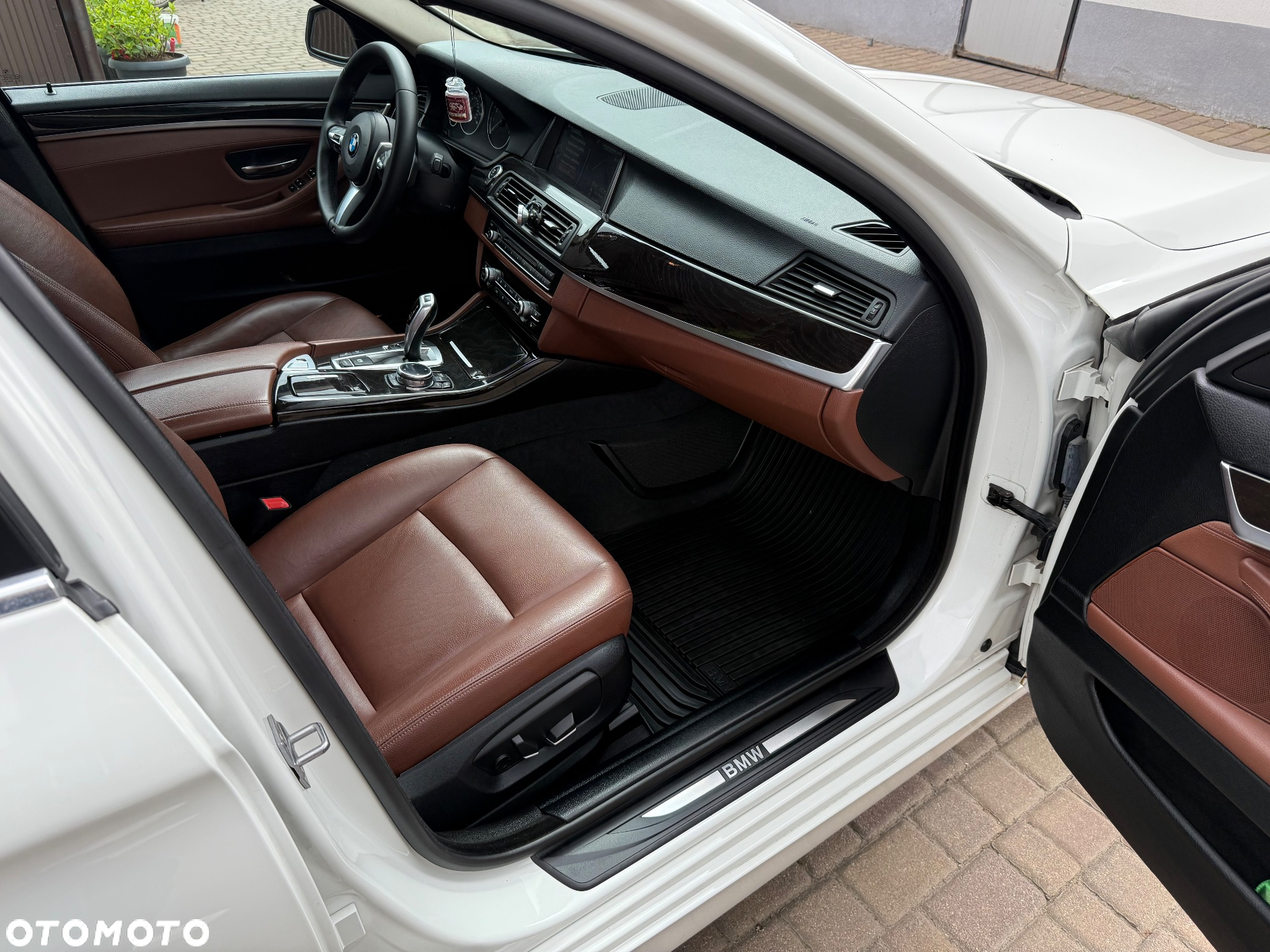 BMW Seria 5 528i xDrive - 12