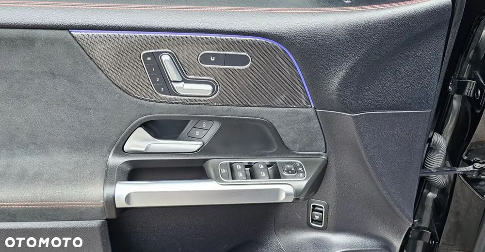Mercedes-Benz GLB - 12