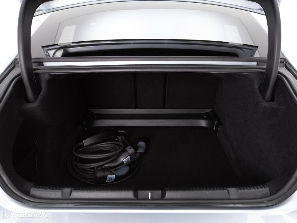 Mercedes-Benz EQE 350 - 12