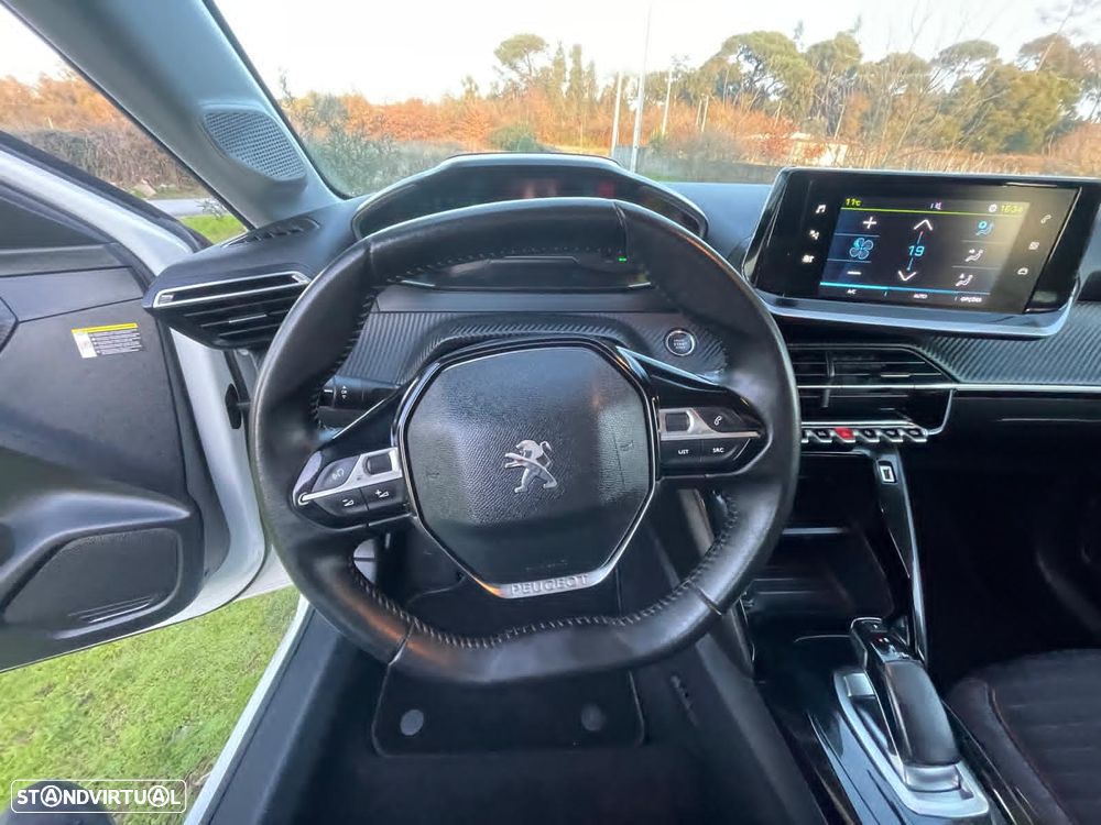 Peugeot e-208 Style - 21