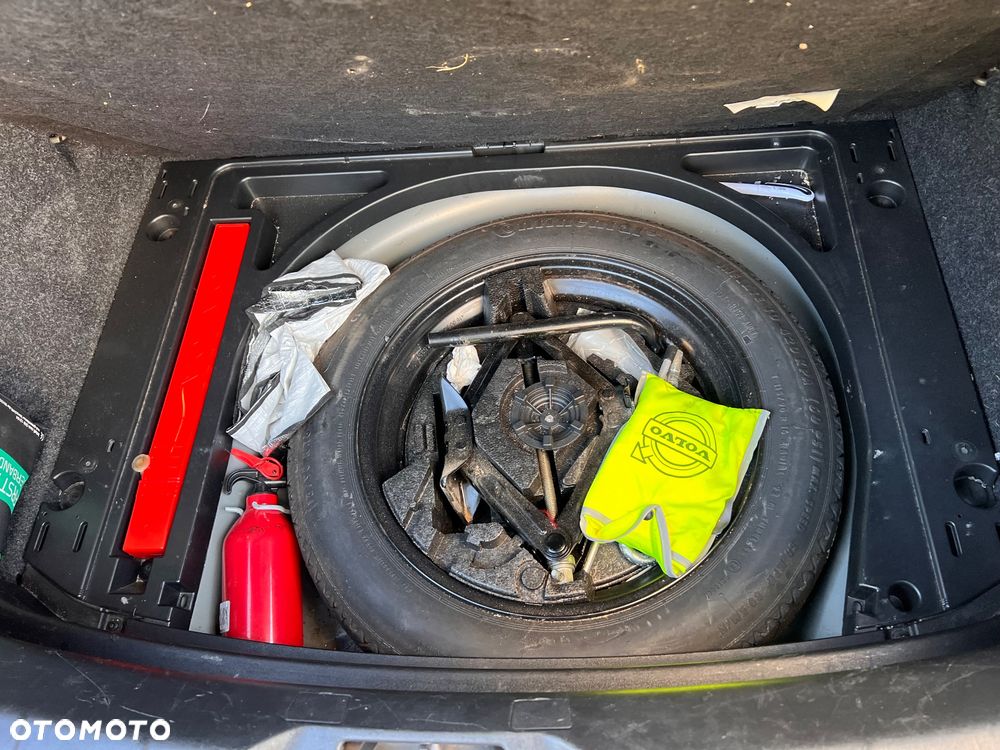 Volvo V40 D2 Kinetic - 28