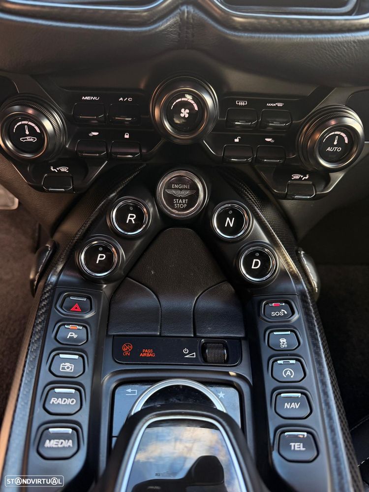 Aston Martin Vantage Coupe 4.0 Twin-Turbo V8 - 36