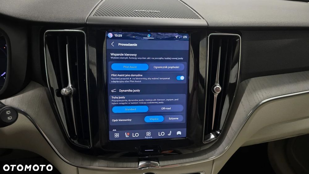 Volvo XC 60 B4 D Plus Dark - 28