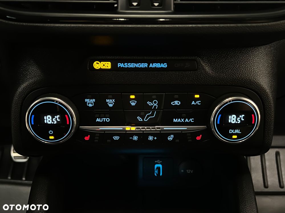 Ford Focus 1.5 EcoBoost ST-Line - 32