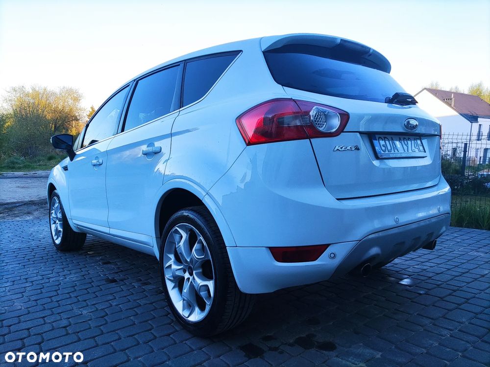 Ford Kuga 2.0 TDCi 2x4 Titanium - 4