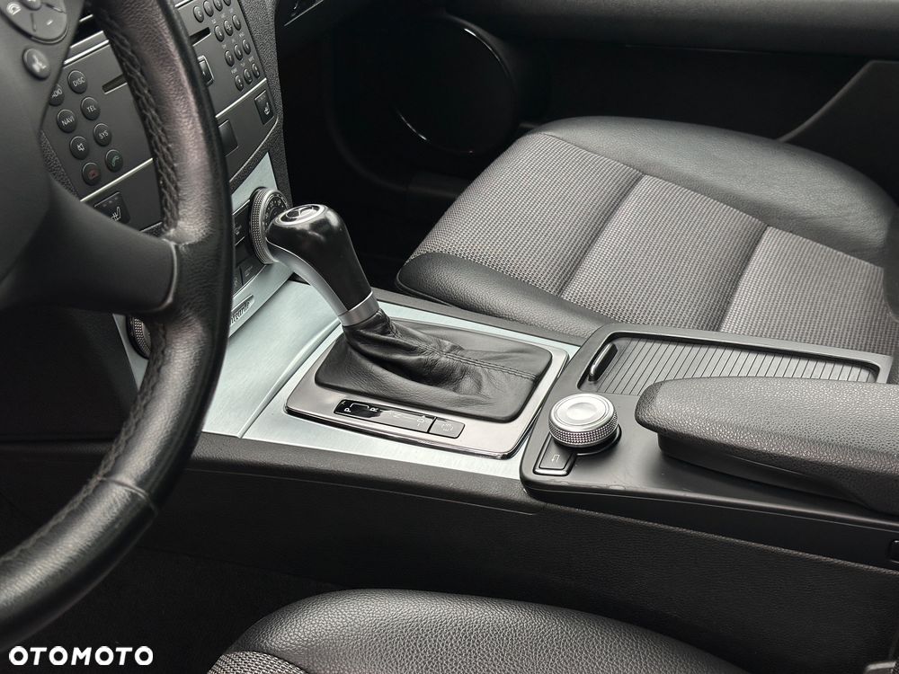 Mercedes-Benz Klasa C 180 T BlueEFFICIENCY 7G-TRONIC Avantgarde - 21