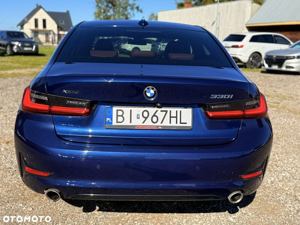 BMW Seria 3 330i xDrive - 16