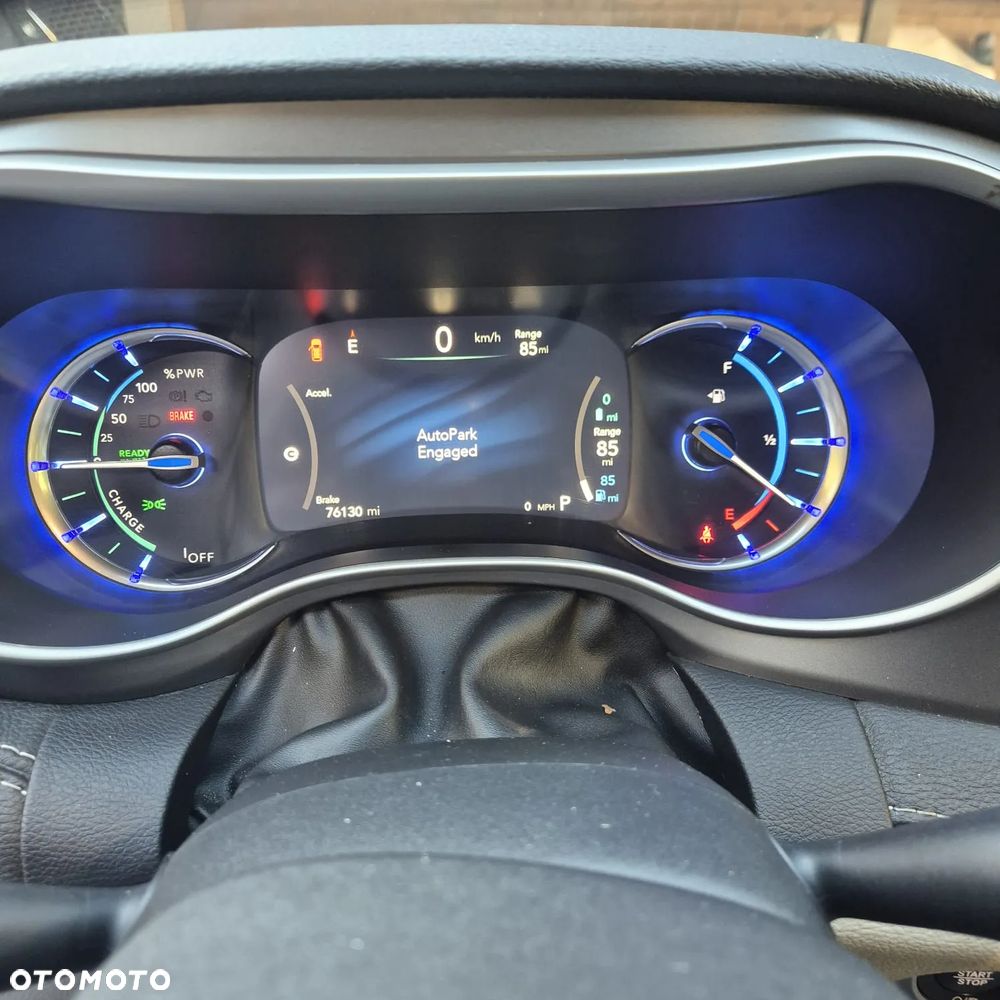 Chrysler Pacifica - 11