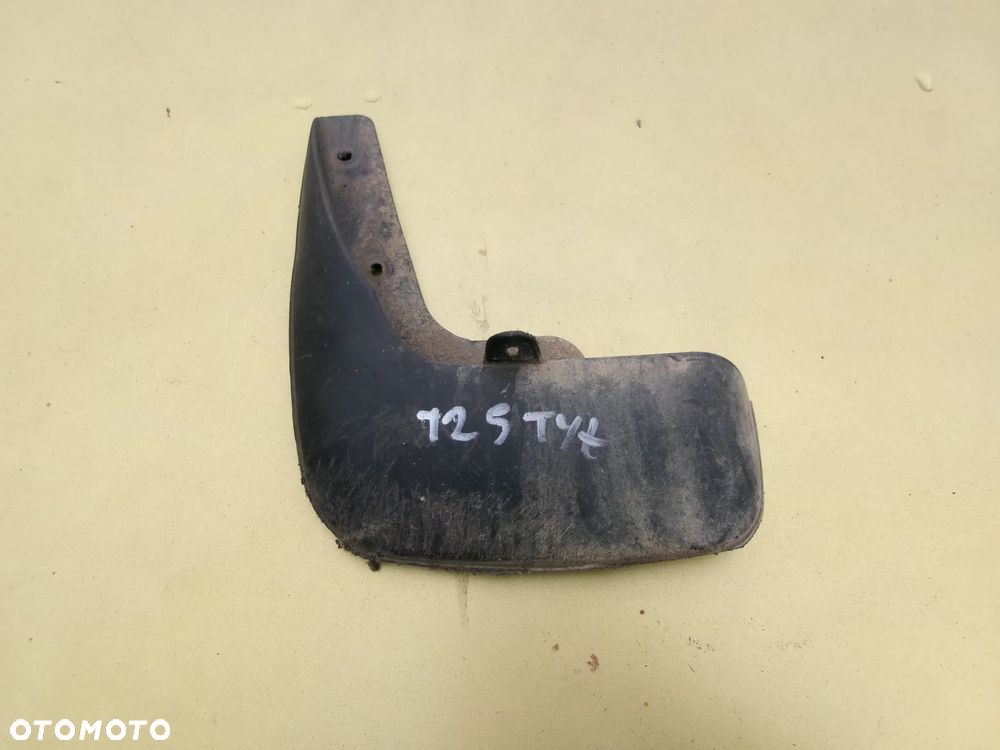 CHLAPACZ CHLAPACZE TYŁ TOYOTA AVENSIS T25 03-09 - 1