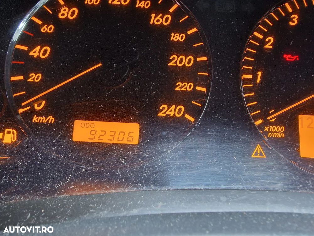 Toyota Avensis 2.0 Luxury - 6